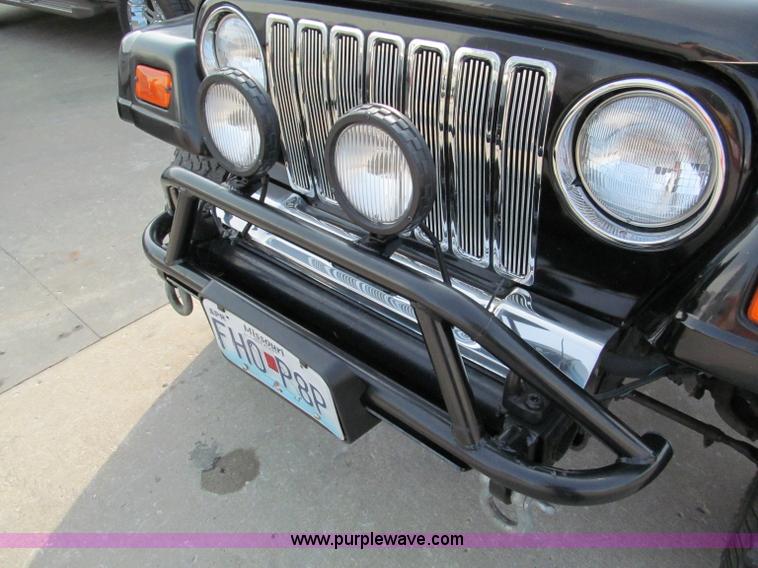 image for item E2183 2000 Jeep Wrangler Sahara SUV