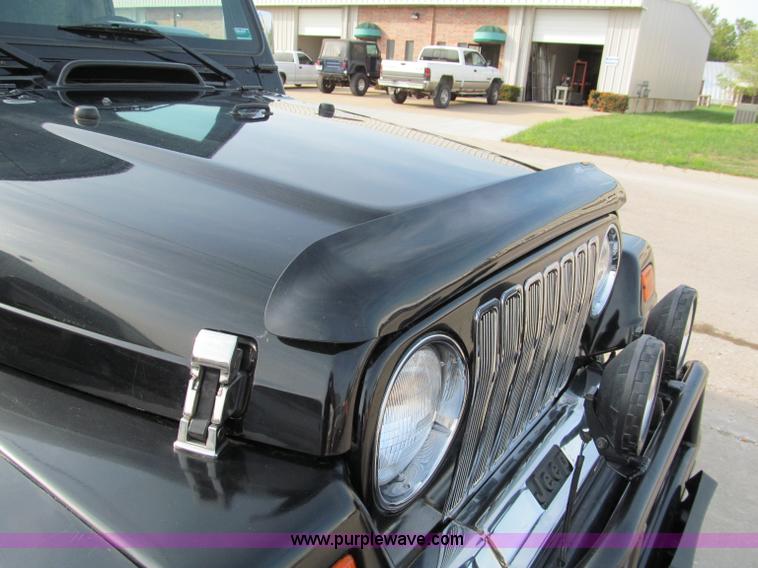 image for item E2183 2000 Jeep Wrangler Sahara SUV