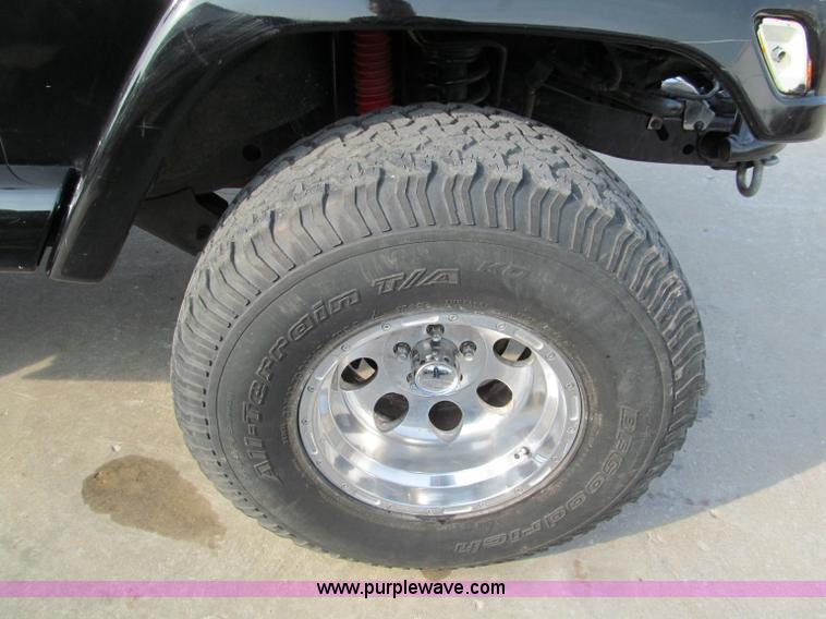 image for item E2183 2000 Jeep Wrangler Sahara SUV