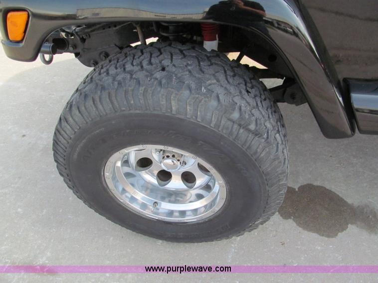 image for item E2183 2000 Jeep Wrangler Sahara SUV