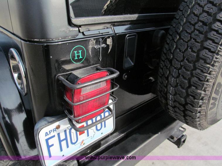 image for item E2183 2000 Jeep Wrangler Sahara SUV