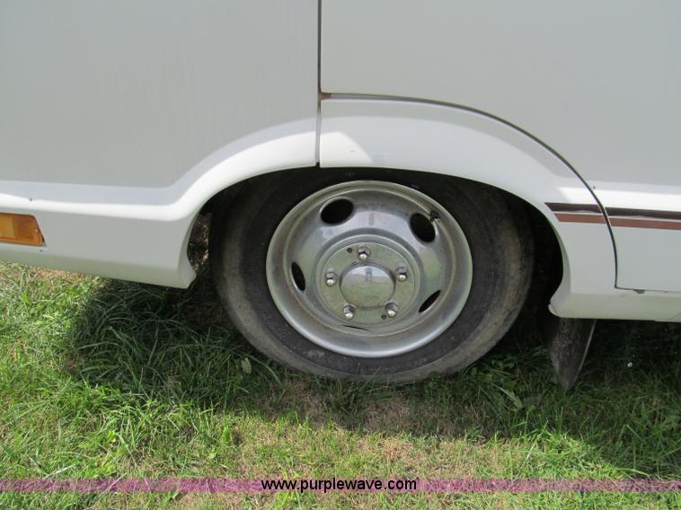 image for item E2192 1985 Chevrolet P30 Wind Cruiser motorhome RV