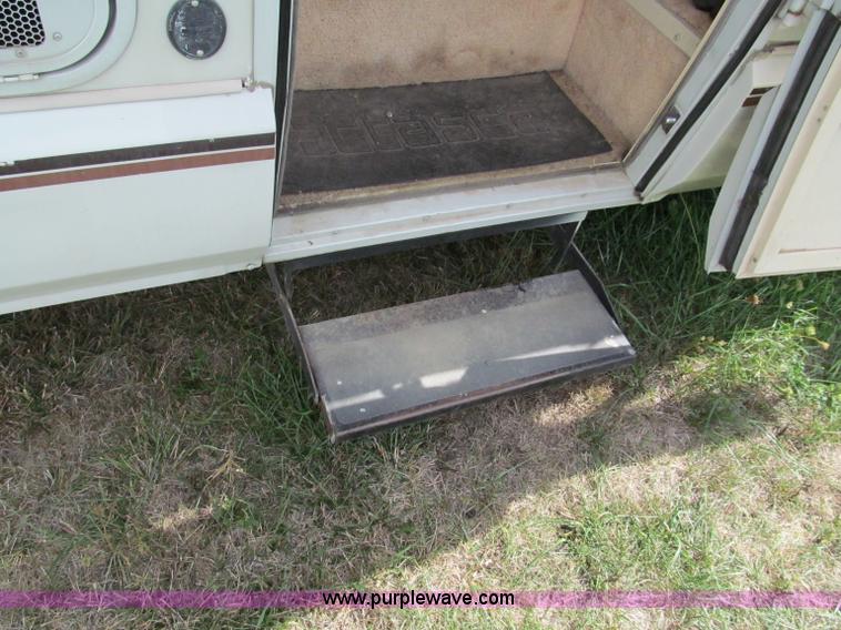 image for item E2192 1985 Chevrolet P30 Wind Cruiser motorhome RV