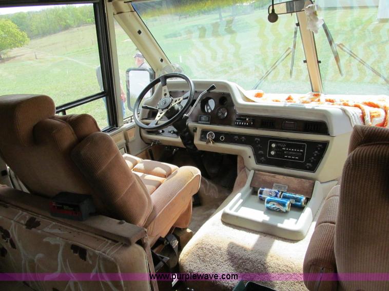 image for item E2192 1985 Chevrolet P30 Wind Cruiser motorhome RV