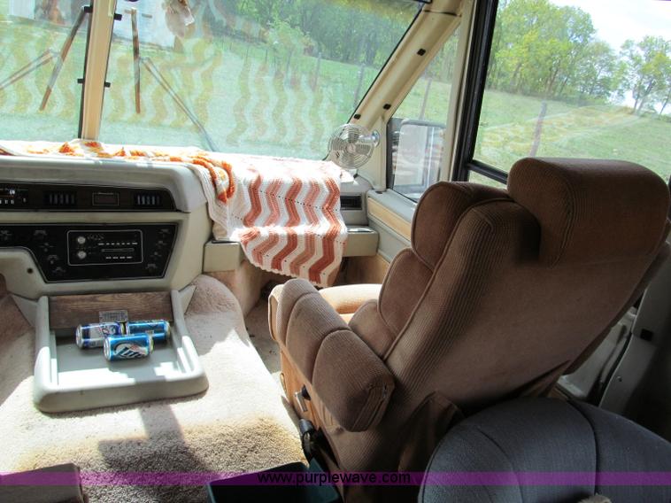 image for item E2192 1985 Chevrolet P30 Wind Cruiser motorhome RV