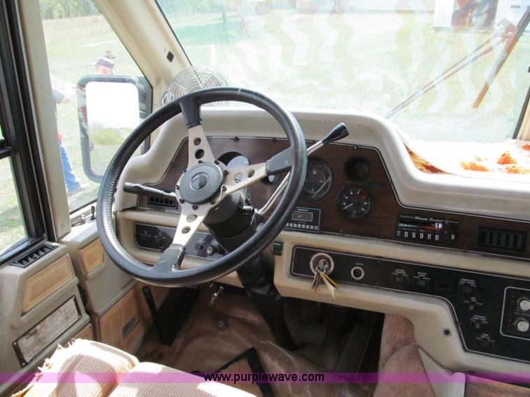 image for item E2192 1985 Chevrolet P30 Wind Cruiser motorhome RV