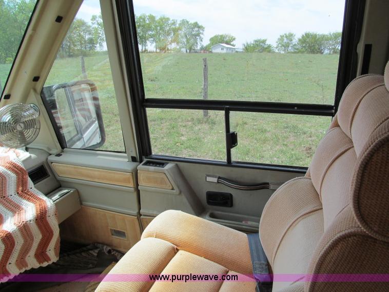 image for item E2192 1985 Chevrolet P30 Wind Cruiser motorhome RV