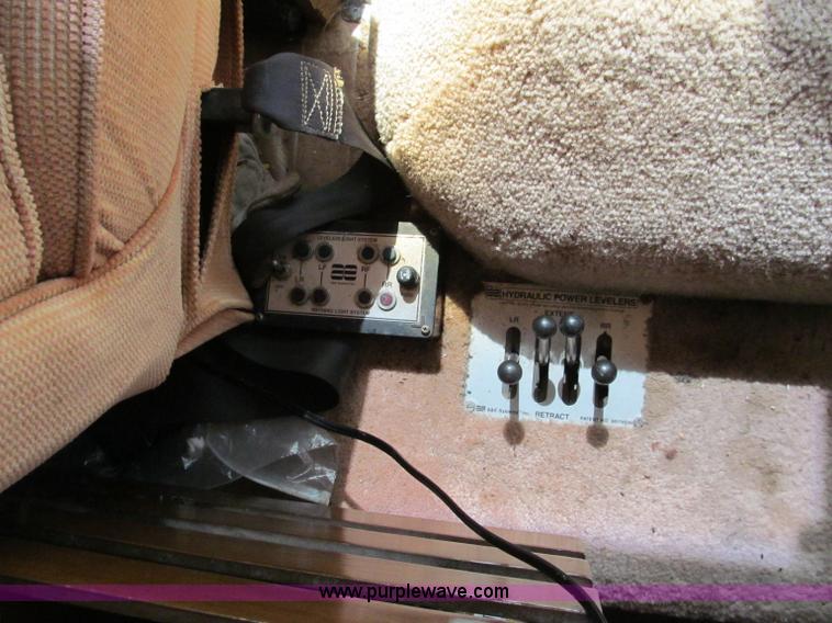 image for item E2192 1985 Chevrolet P30 Wind Cruiser motorhome RV