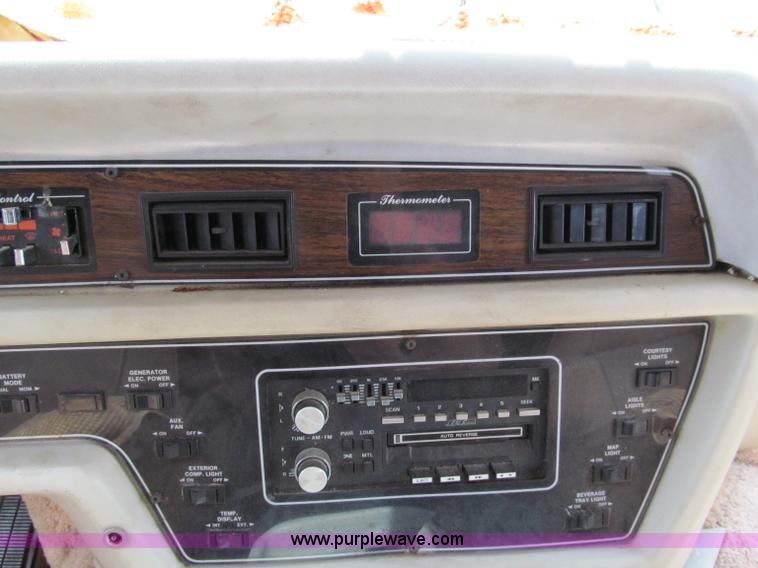 image for item E2192 1985 Chevrolet P30 Wind Cruiser motorhome RV