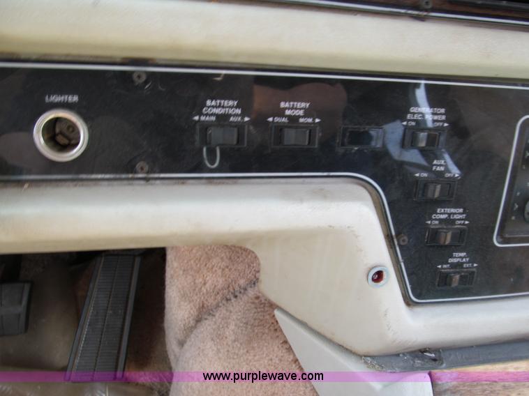 image for item E2192 1985 Chevrolet P30 Wind Cruiser motorhome RV