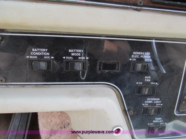 image for item E2192 1985 Chevrolet P30 Wind Cruiser motorhome RV