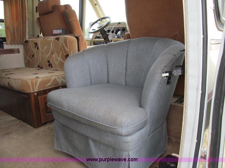 image for item E2192 1985 Chevrolet P30 Wind Cruiser motorhome RV