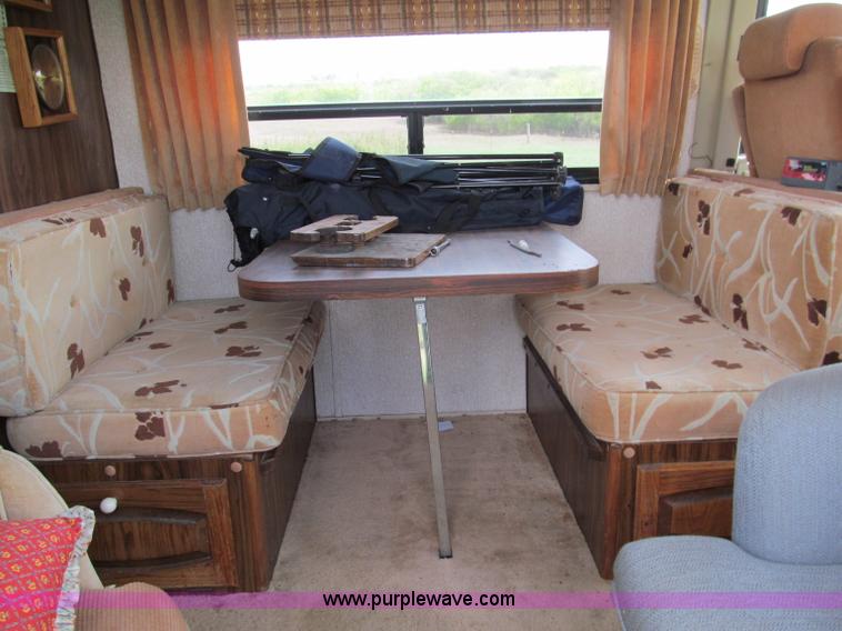 image for item E2192 1985 Chevrolet P30 Wind Cruiser motorhome RV