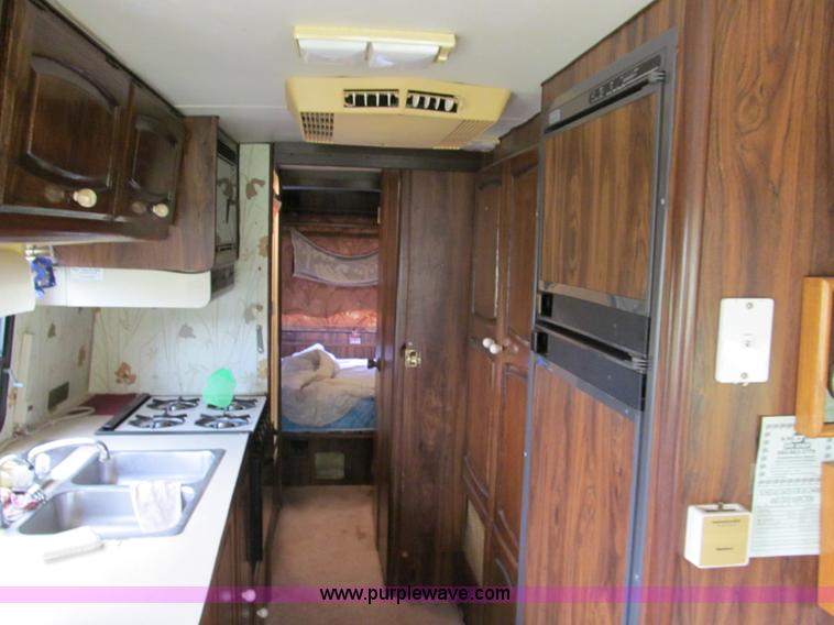 image for item E2192 1985 Chevrolet P30 Wind Cruiser motorhome RV