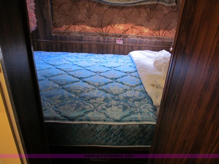 image for item E2192 1985 Chevrolet P30 Wind Cruiser motorhome RV