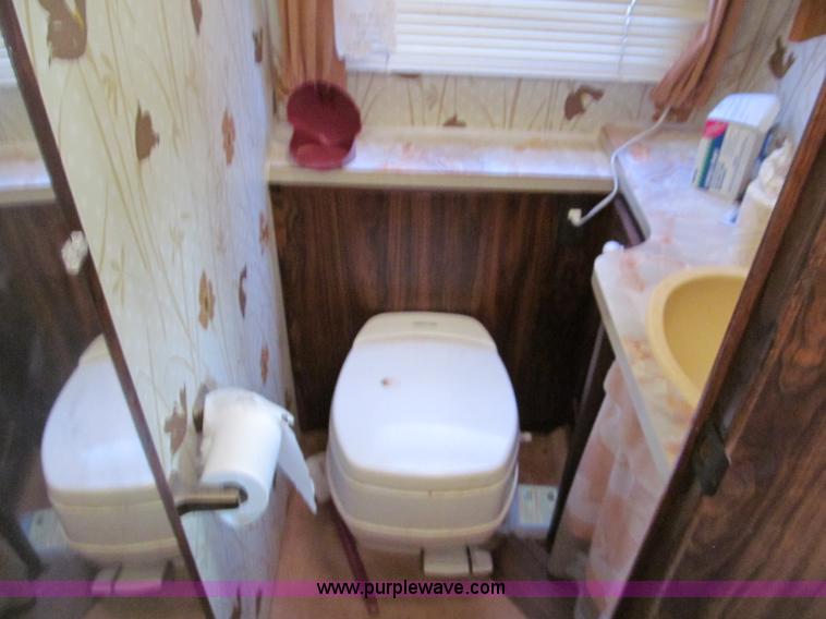 image for item E2192 1985 Chevrolet P30 Wind Cruiser motorhome RV