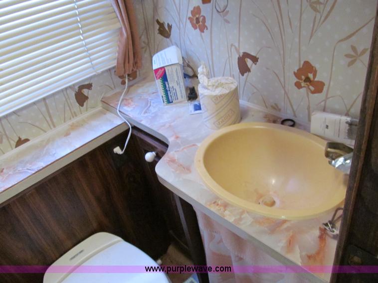 image for item E2192 1985 Chevrolet P30 Wind Cruiser motorhome RV