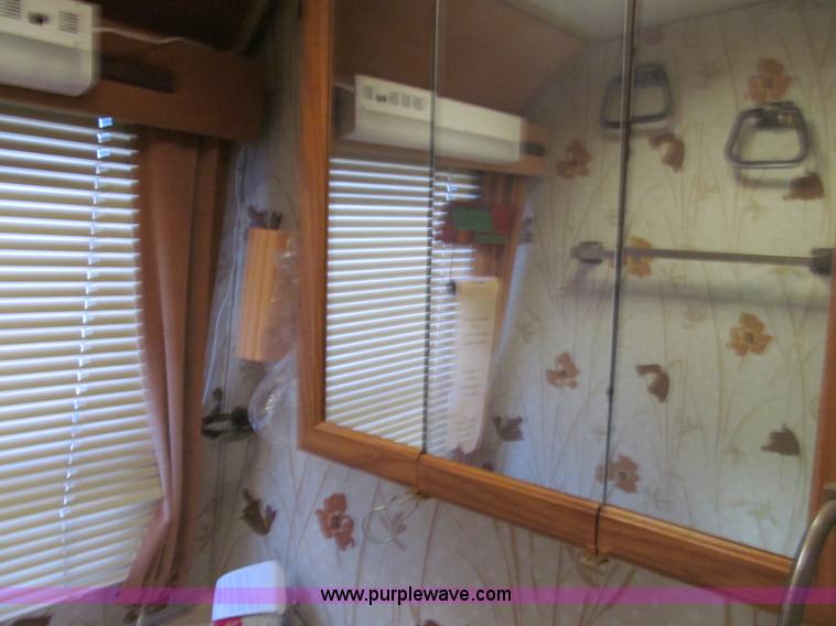 image for item E2192 1985 Chevrolet P30 Wind Cruiser motorhome RV