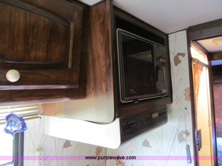 image for item E2192 1985 Chevrolet P30 Wind Cruiser motorhome RV