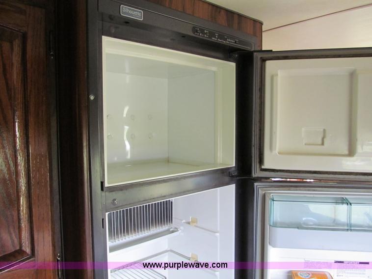 image for item E2192 1985 Chevrolet P30 Wind Cruiser motorhome RV