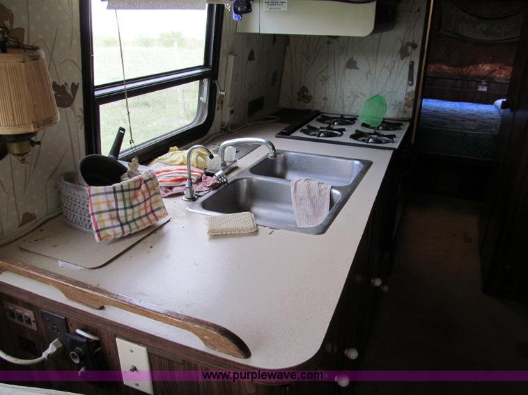 image for item E2192 1985 Chevrolet P30 Wind Cruiser motorhome RV