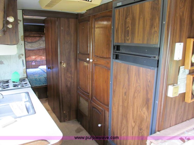 image for item E2192 1985 Chevrolet P30 Wind Cruiser motorhome RV