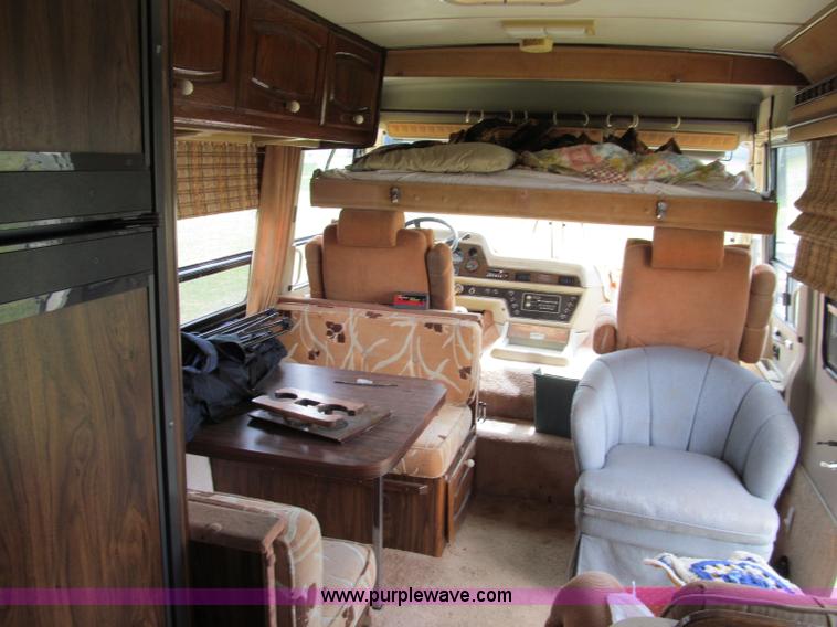 image for item E2192 1985 Chevrolet P30 Wind Cruiser motorhome RV