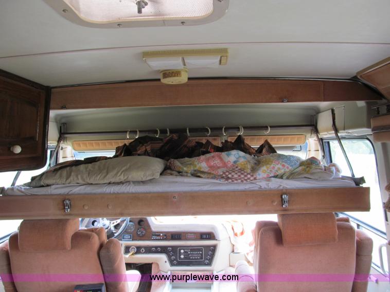 image for item E2192 1985 Chevrolet P30 Wind Cruiser motorhome RV