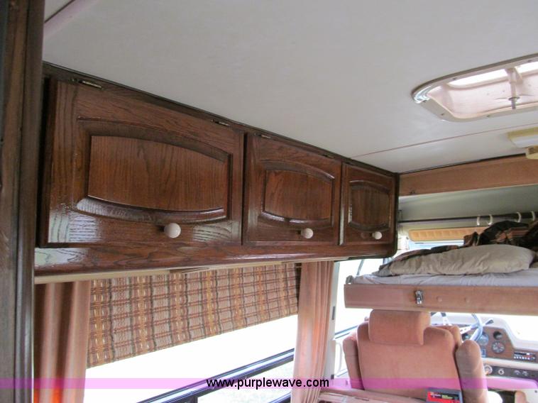 image for item E2192 1985 Chevrolet P30 Wind Cruiser motorhome RV