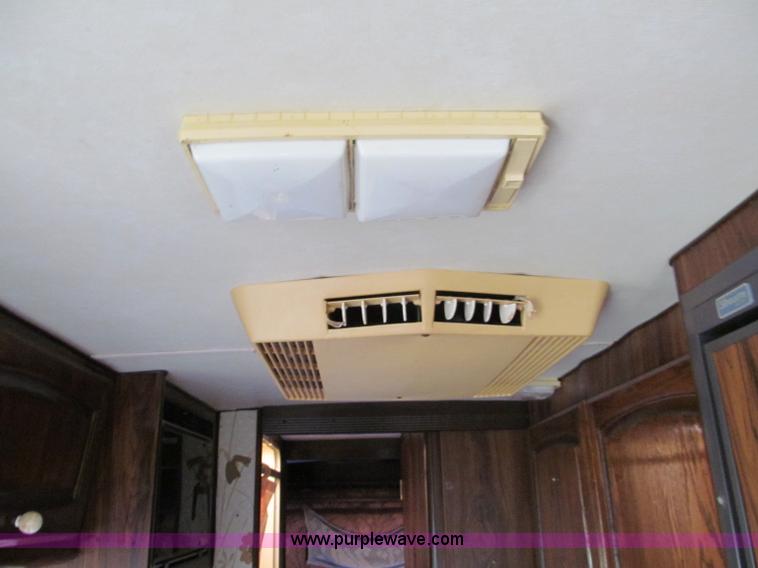 image for item E2192 1985 Chevrolet P30 Wind Cruiser motorhome RV