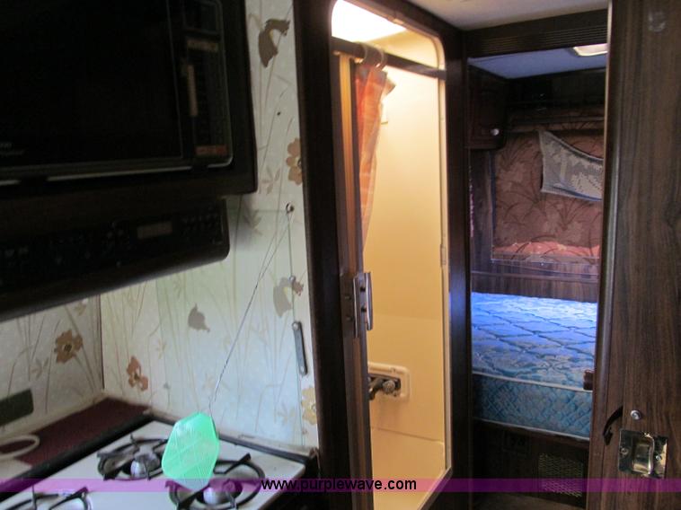 image for item E2192 1985 Chevrolet P30 Wind Cruiser motorhome RV