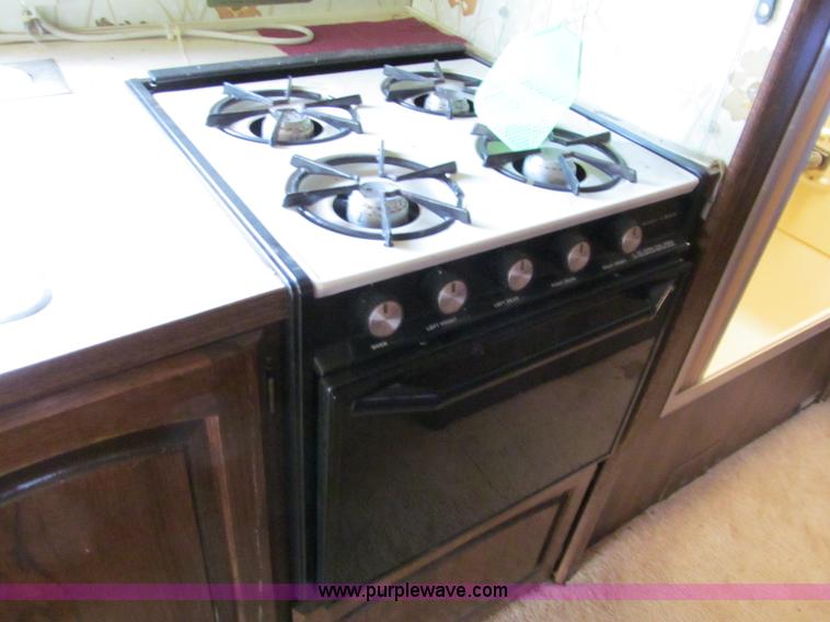 image for item E2192 1985 Chevrolet P30 Wind Cruiser motorhome RV