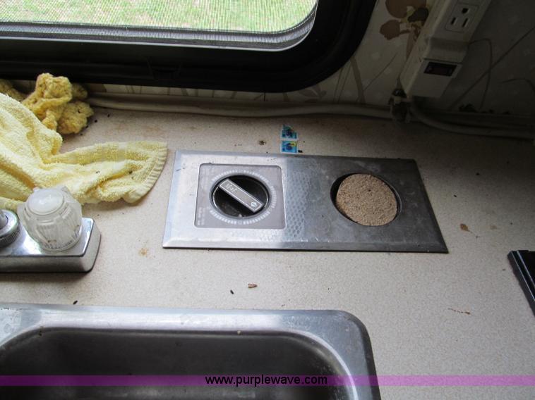 image for item E2192 1985 Chevrolet P30 Wind Cruiser motorhome RV