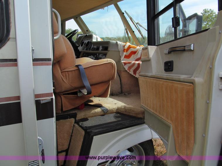 image for item E2192 1985 Chevrolet P30 Wind Cruiser motorhome RV