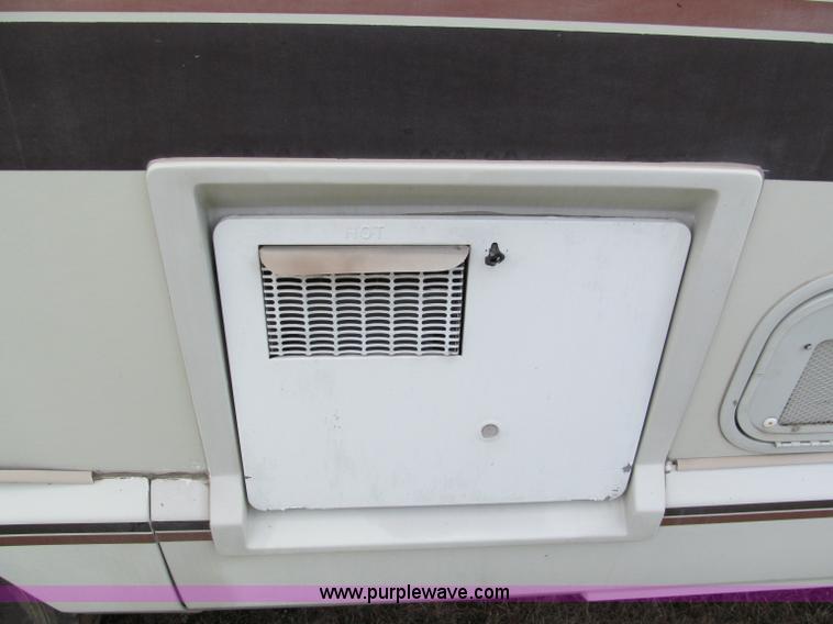 image for item E2192 1985 Chevrolet P30 Wind Cruiser motorhome RV