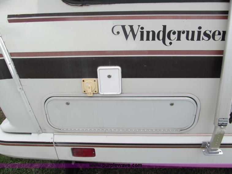 image for item E2192 1985 Chevrolet P30 Wind Cruiser motorhome RV