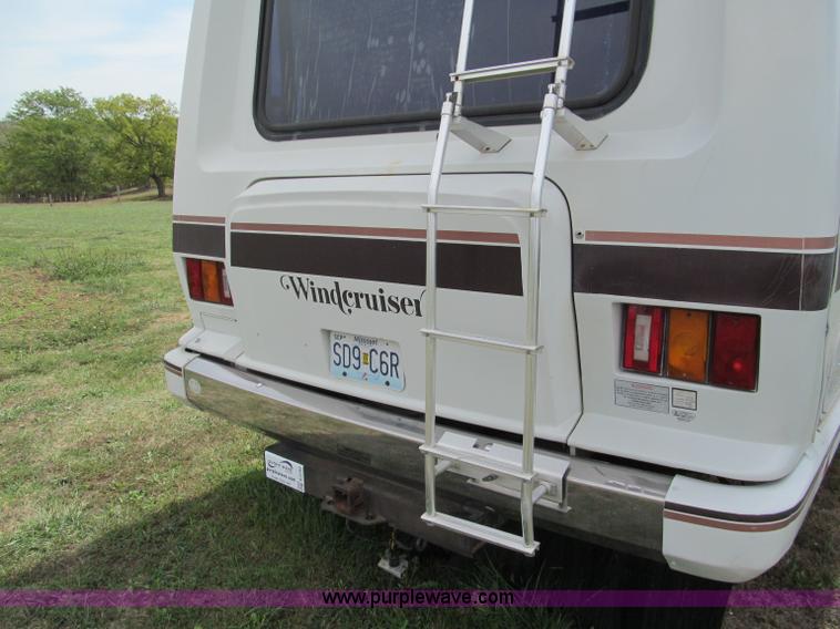 image for item E2192 1985 Chevrolet P30 Wind Cruiser motorhome RV