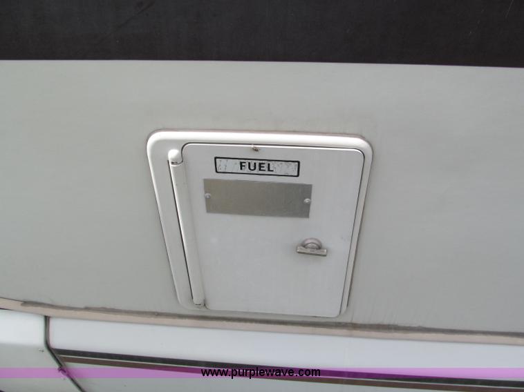 image for item E2192 1985 Chevrolet P30 Wind Cruiser motorhome RV