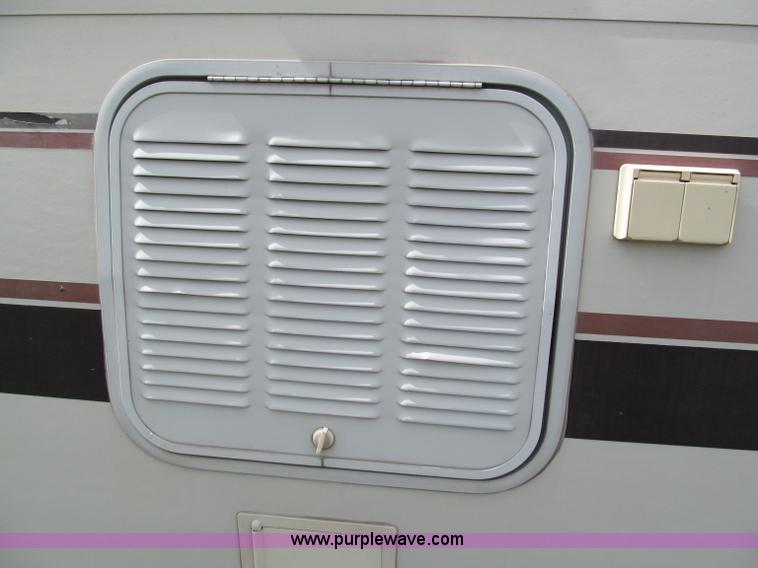 image for item E2192 1985 Chevrolet P30 Wind Cruiser motorhome RV