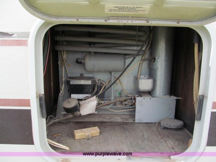 image for item E2192 1985 Chevrolet P30 Wind Cruiser motorhome RV