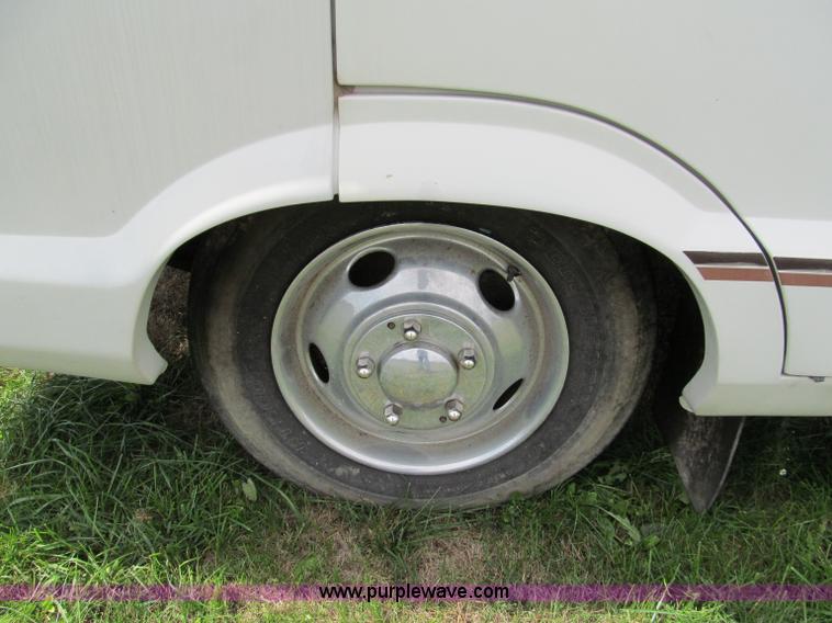 image for item E2192 1985 Chevrolet P30 Wind Cruiser motorhome RV