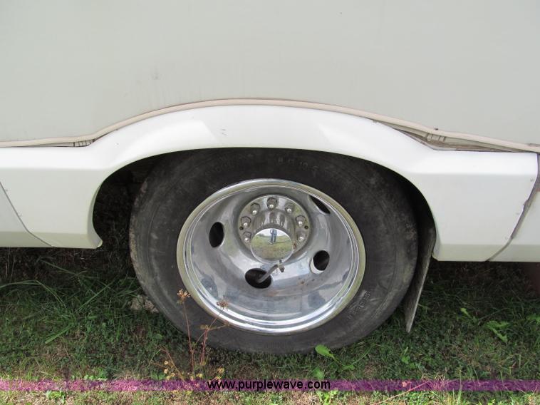 image for item E2192 1985 Chevrolet P30 Wind Cruiser motorhome RV