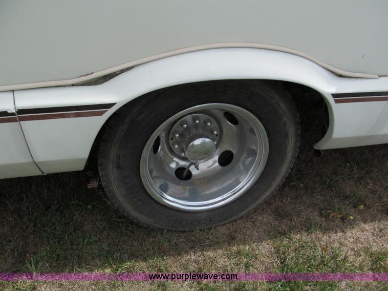 image for item E2192 1985 Chevrolet P30 Wind Cruiser motorhome RV