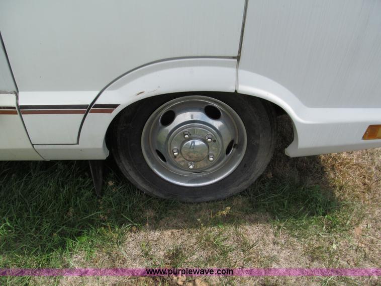 image for item E2192 1985 Chevrolet P30 Wind Cruiser motorhome RV