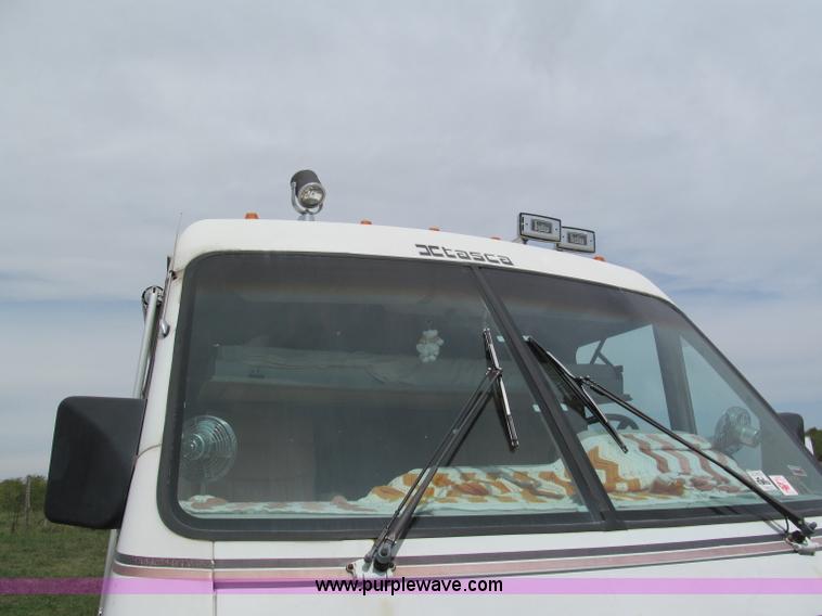 image for item E2192 1985 Chevrolet P30 Wind Cruiser motorhome RV