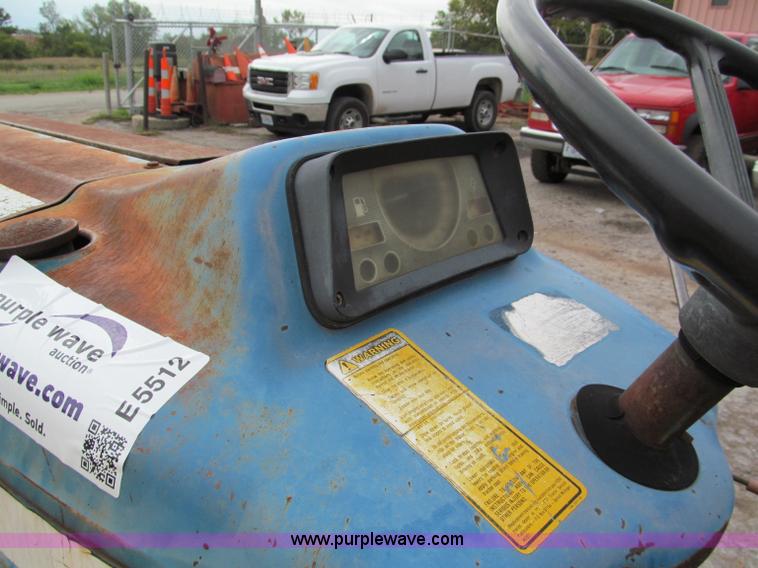 image for item E5512 1981 Ford 3610 tractor