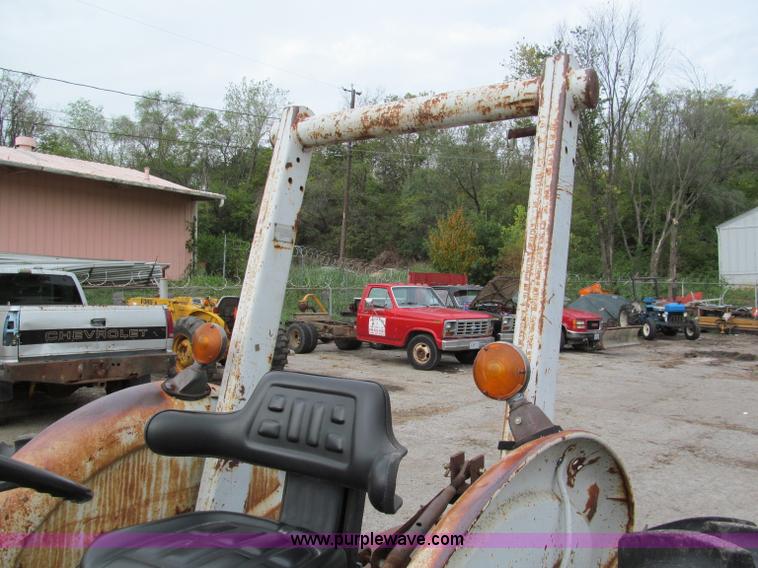image for item E5512 1981 Ford 3610 tractor