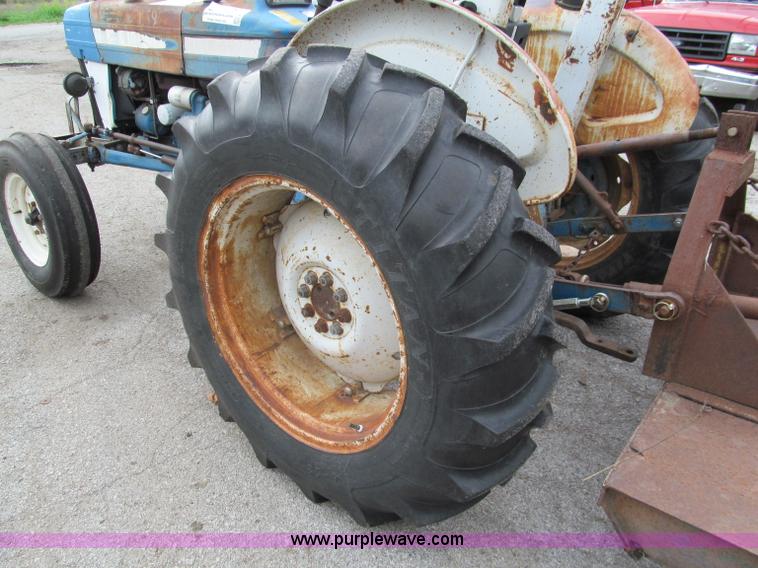 image for item E5512 1981 Ford 3610 tractor