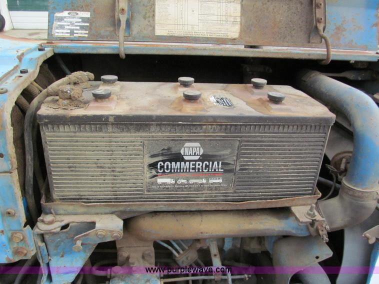 image for item E5512 1981 Ford 3610 tractor