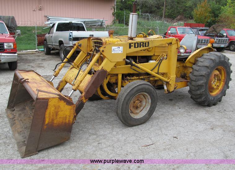 1975 Ford 335 industrial tractor in Kansas City, MO | Item E5514 sold